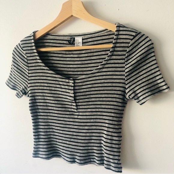 Like New Divided by H&M Crop Top in Striped Black and White Size: XS - Picture 6 of 8